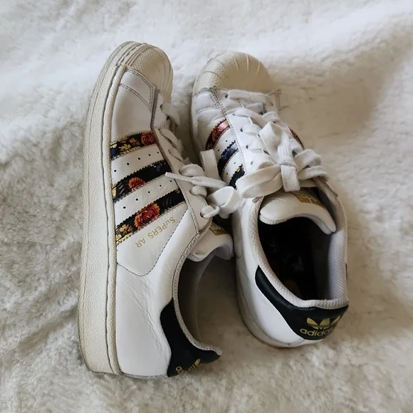 50% Off Adidas Superstart Women's Sneakers Size 6.5 - Picture 2 of 8